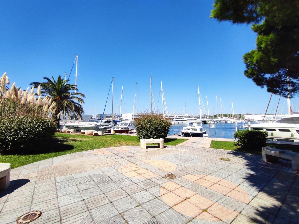 Magnifique T2 Au Calme Avec Une Superbe Vue Sur Le Port Canet-en-Roussillon Exterior foto