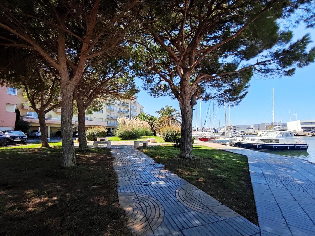 Magnifique T2 Au Calme Avec Une Superbe Vue Sur Le Port Canet-en-Roussillon Exterior foto
