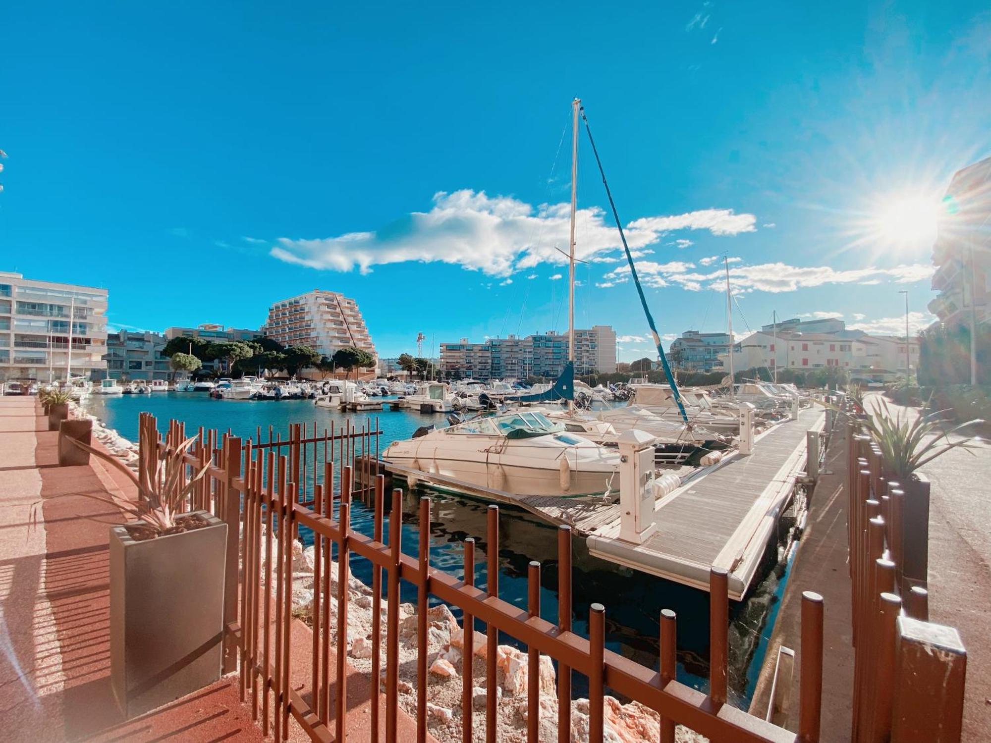 Magnifique T2 Au Calme Avec Une Superbe Vue Sur Le Port Canet-en-Roussillon Exterior foto