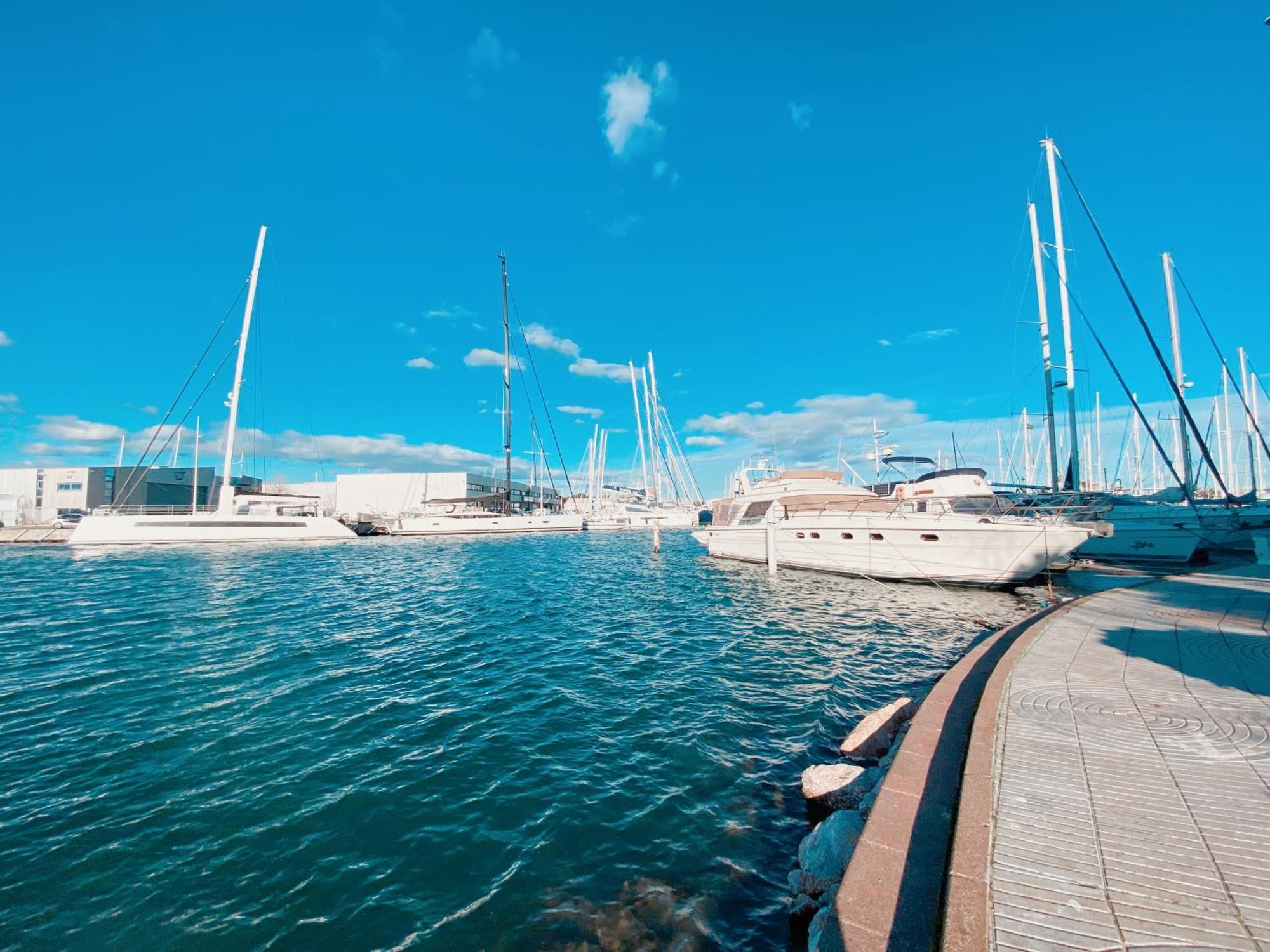 Magnifique T2 Au Calme Avec Une Superbe Vue Sur Le Port Canet-en-Roussillon Exterior foto
