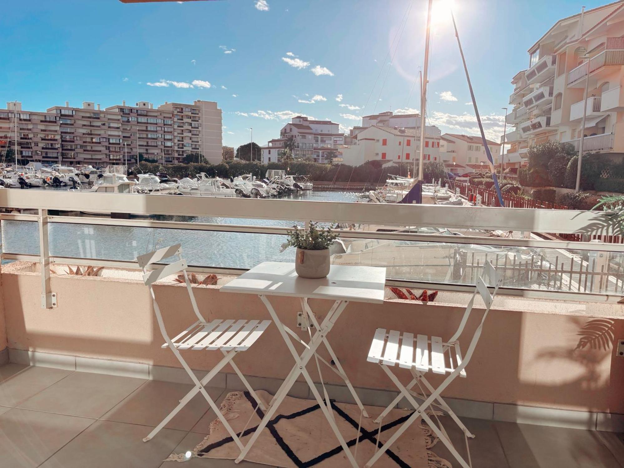 Magnifique T2 Au Calme Avec Une Superbe Vue Sur Le Port Canet-en-Roussillon Exterior foto